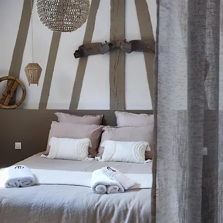 Le Clos Des Crins Guest house