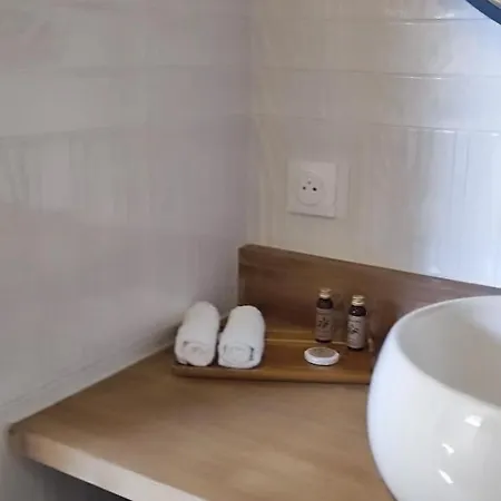 Le Clos Des Crins Guest house 3*